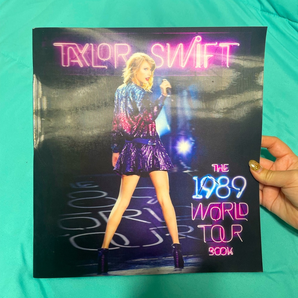 Collectible Official Taylor Swift 1989 World Tour Book, Brand New